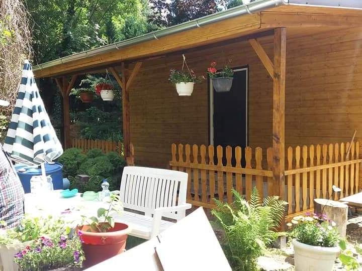 Drewniany budynek z dachem - realizacja Dach Ekspres